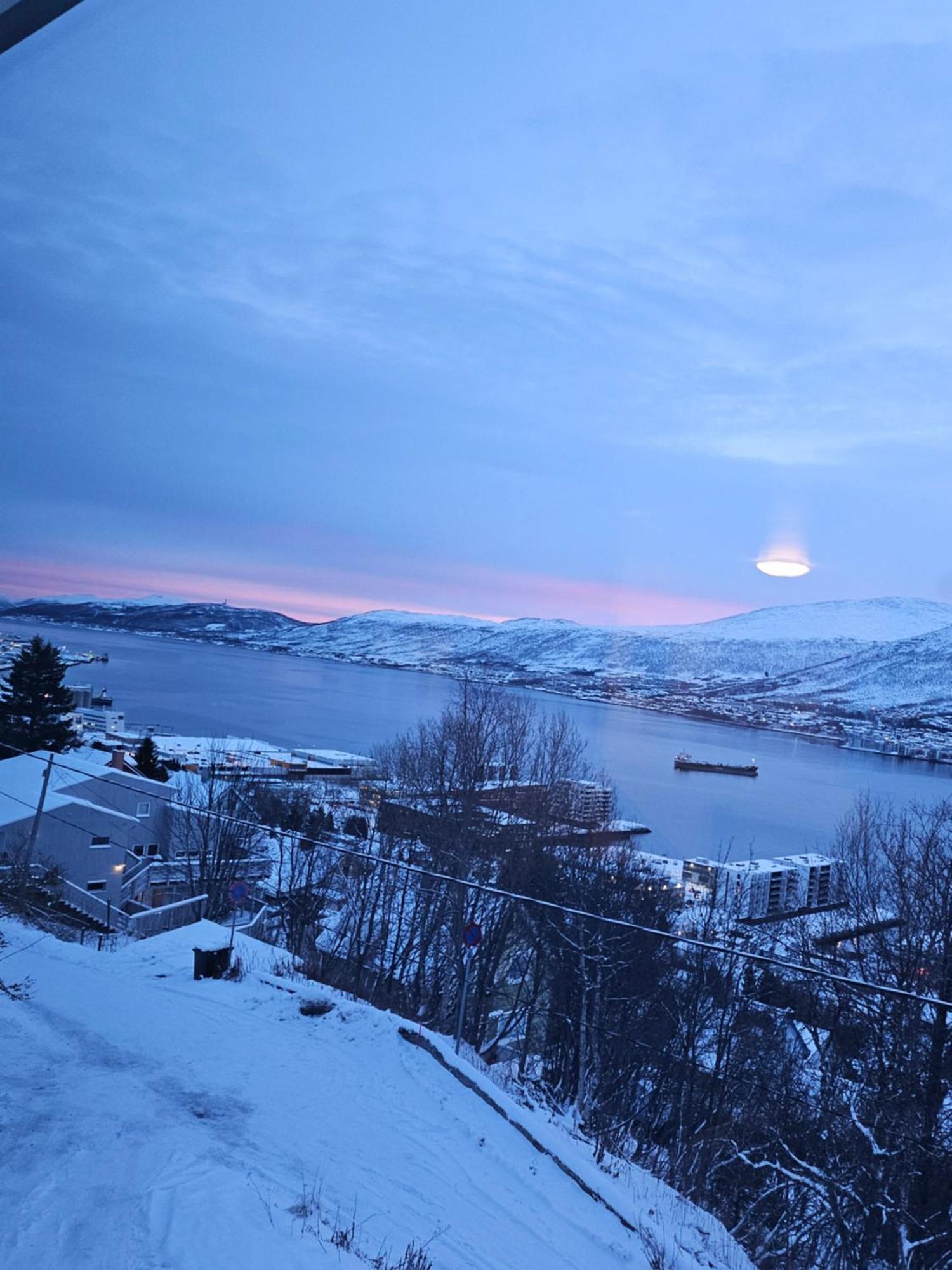 Tromsoapartment Silent Area With Nice View I Have Warm Caravan For Rent Same Place, 4 People Экстерьер фото